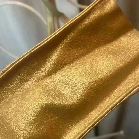 Pouchee Gold Leather Organizer Crossbody Bag - Picture 8 of 13